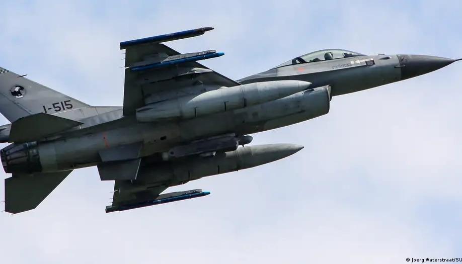 Avión F16.