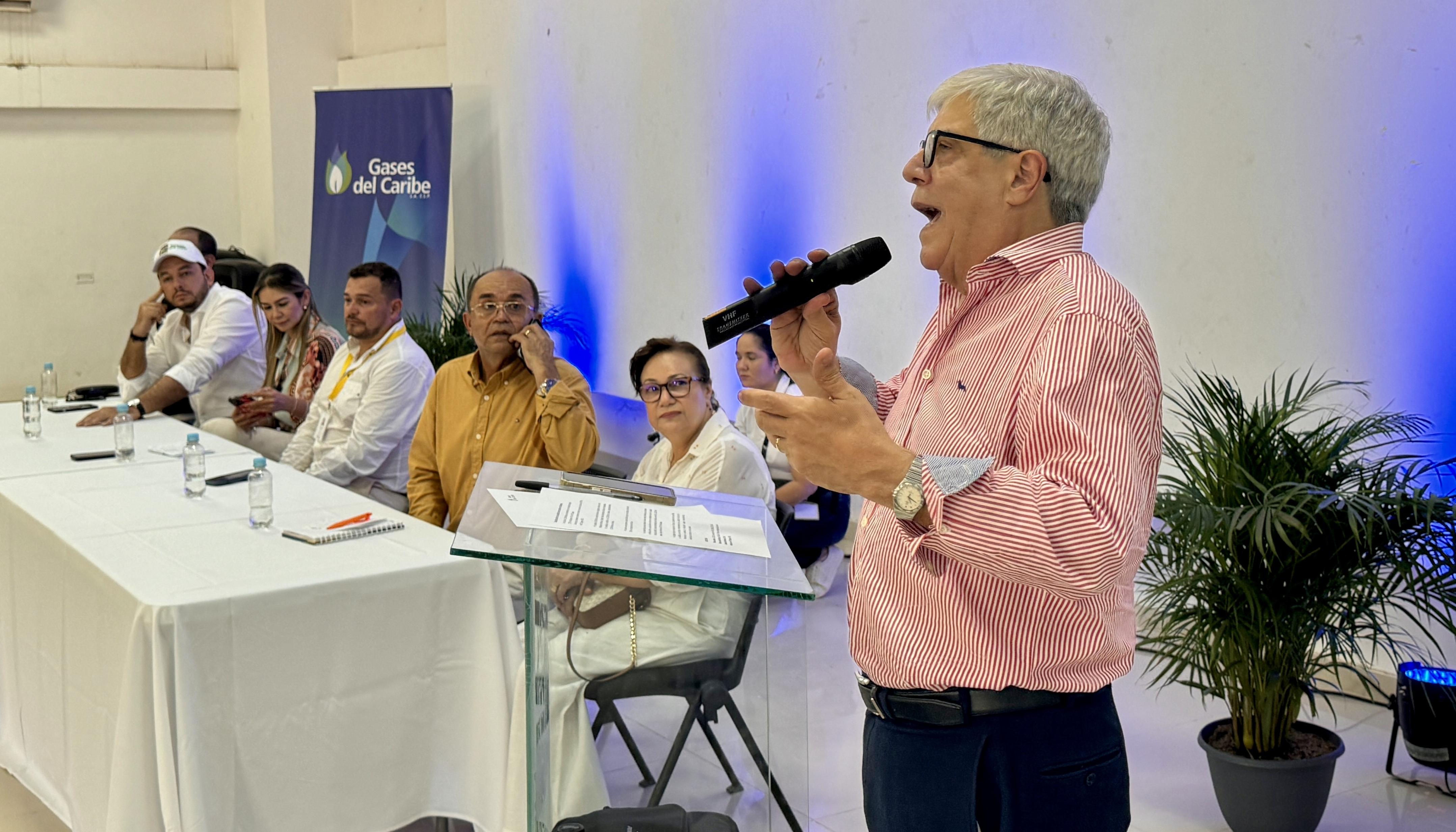 Ramón Dávila, gerente de Gases del Caribe, durante su intervención. 