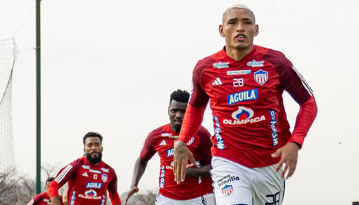 Jermein Peña volverá a hacer dupla de centrales con Emmanuel Olivera. 