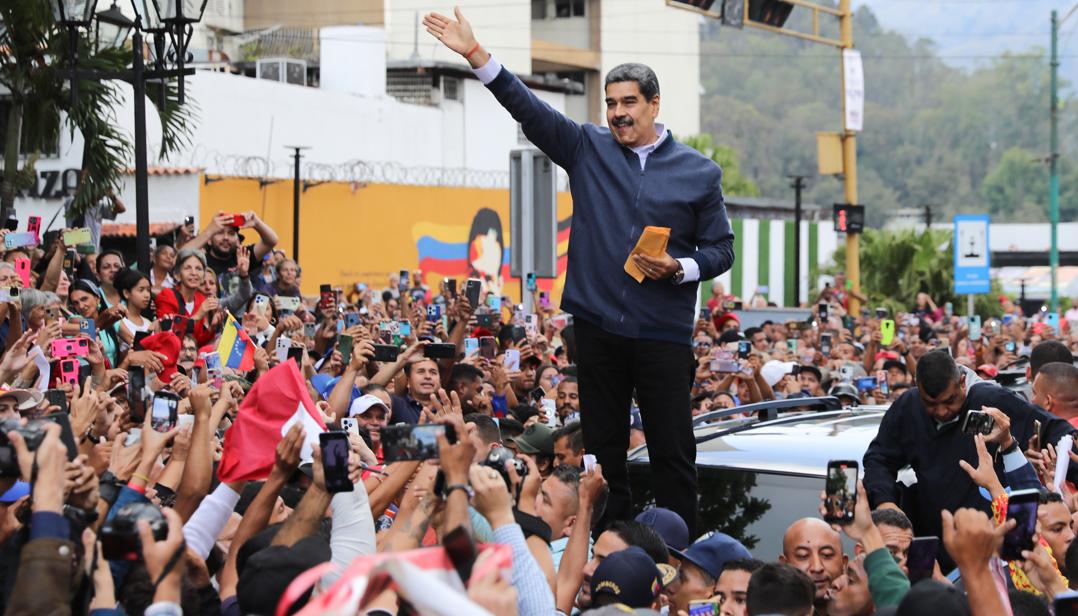 El actual presidente Nicolás Maduro podría aspirar a un tercer mandato. 