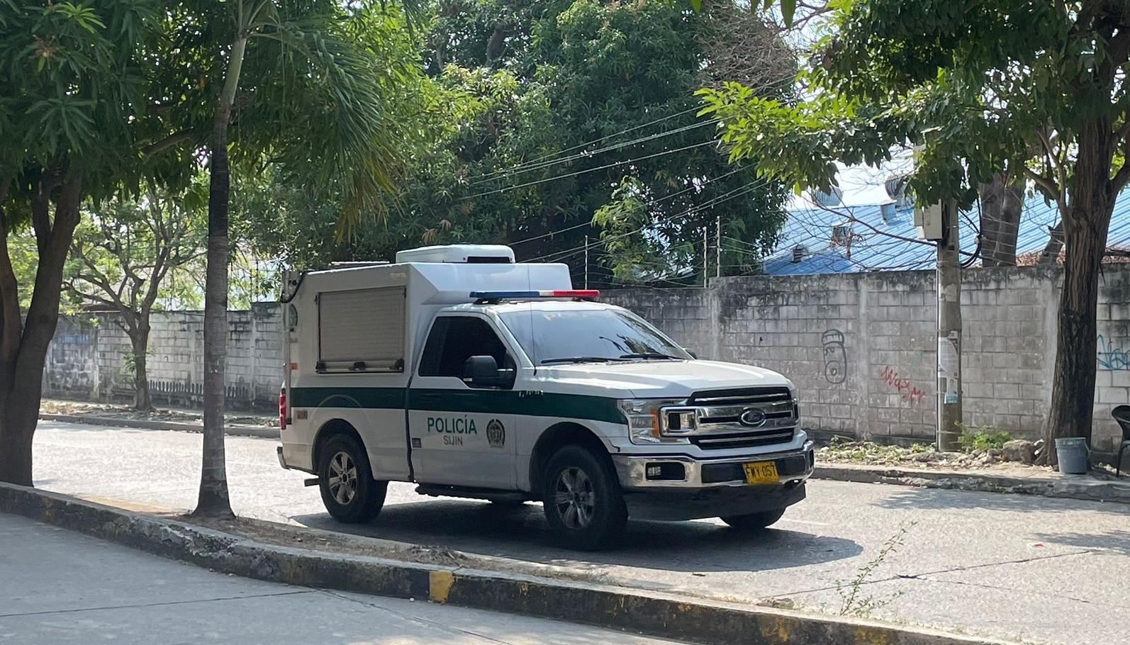 En las afueras de Medicina Legal