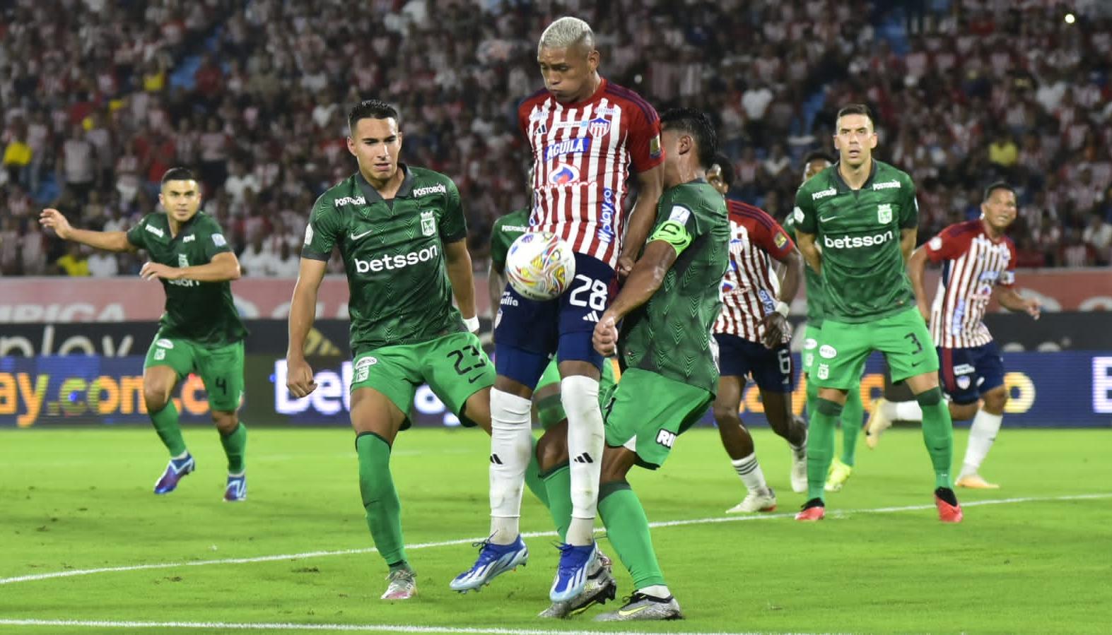 Jermein Peña en una acción durante el juego contra Nacional. 