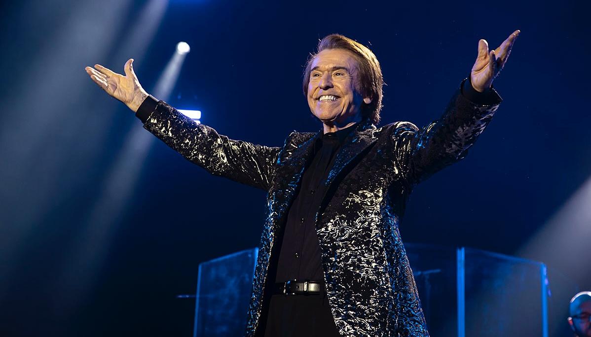 Raphael, cantante español. 