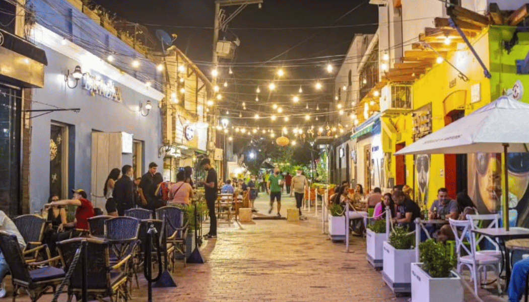 Imagen nocturna del Centro Histórico de Santa Marta