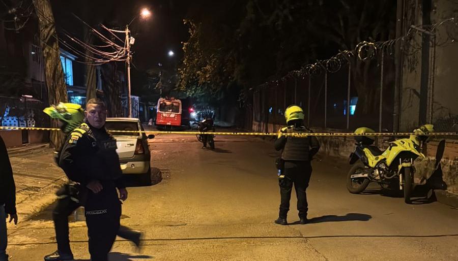 Las autoridades acordonaron la zona del atentado. 
