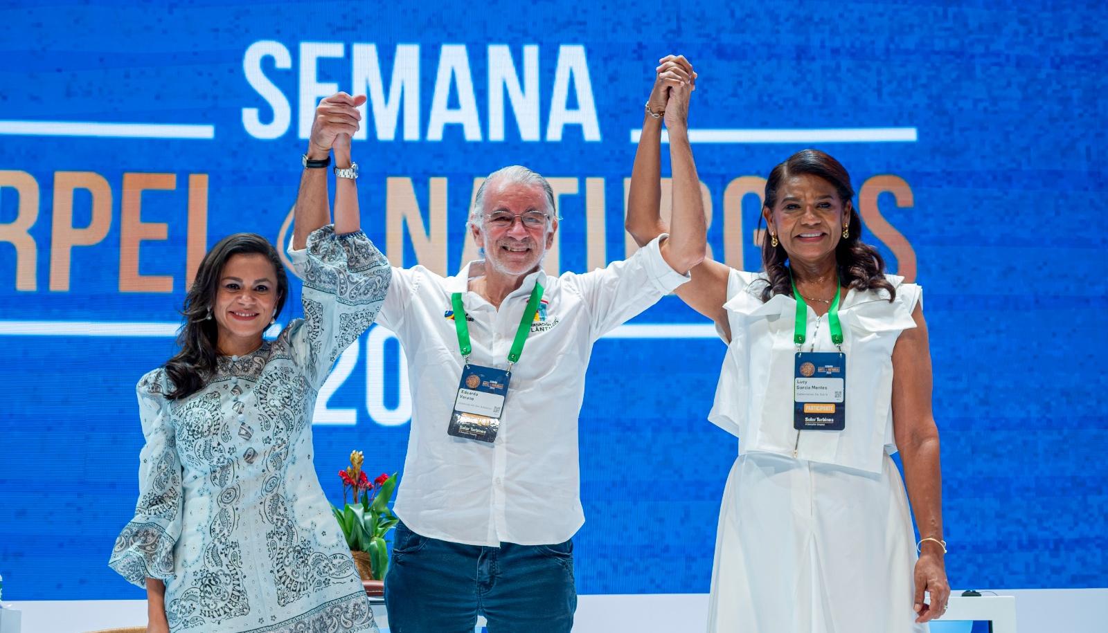 La presidenta de Naturgas, Luz Estella Murgas, el gobernador del Atlántico, Eduardo Verano, y la gobernadora de Sucre, Lucy García.