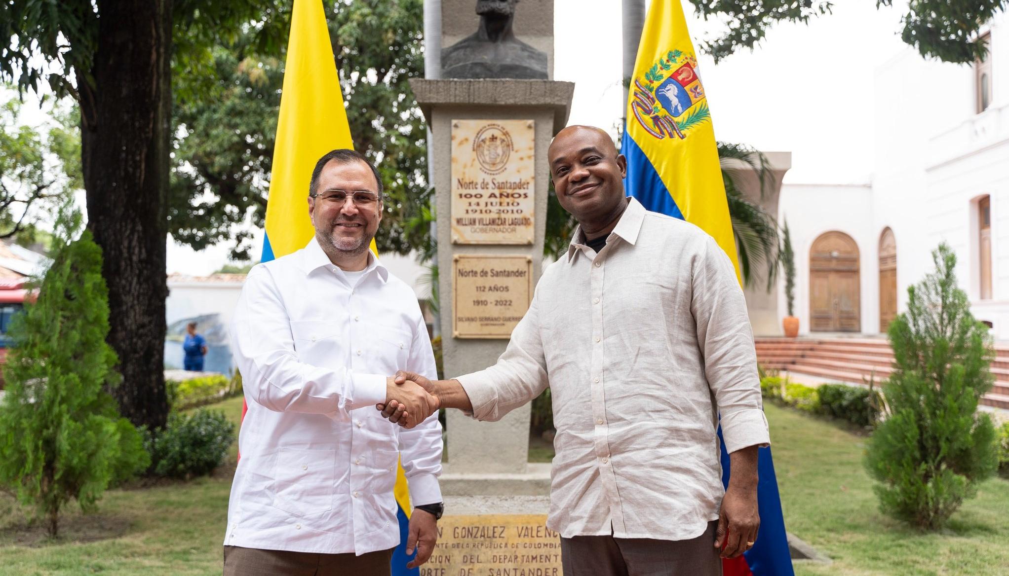 El canciller de Venezuela, Yvan Gil, y el de Colombia, Luis Gilberto Murillo.