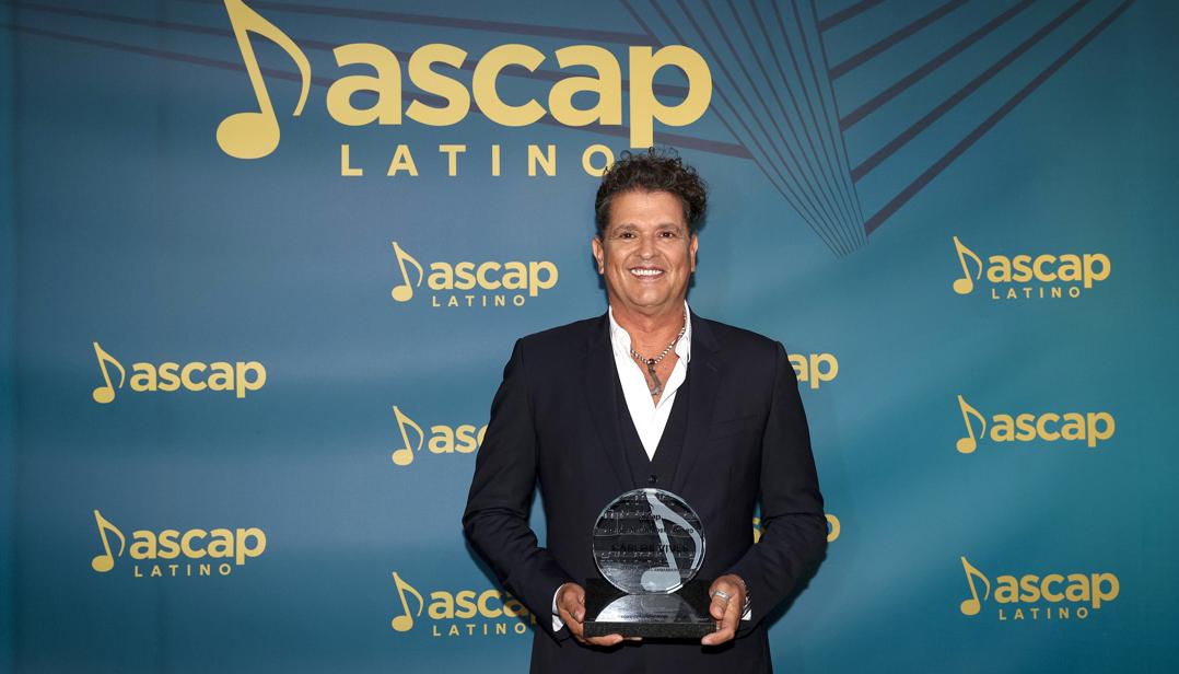 Carlos Vives asistió al evento en compañía de su familia.