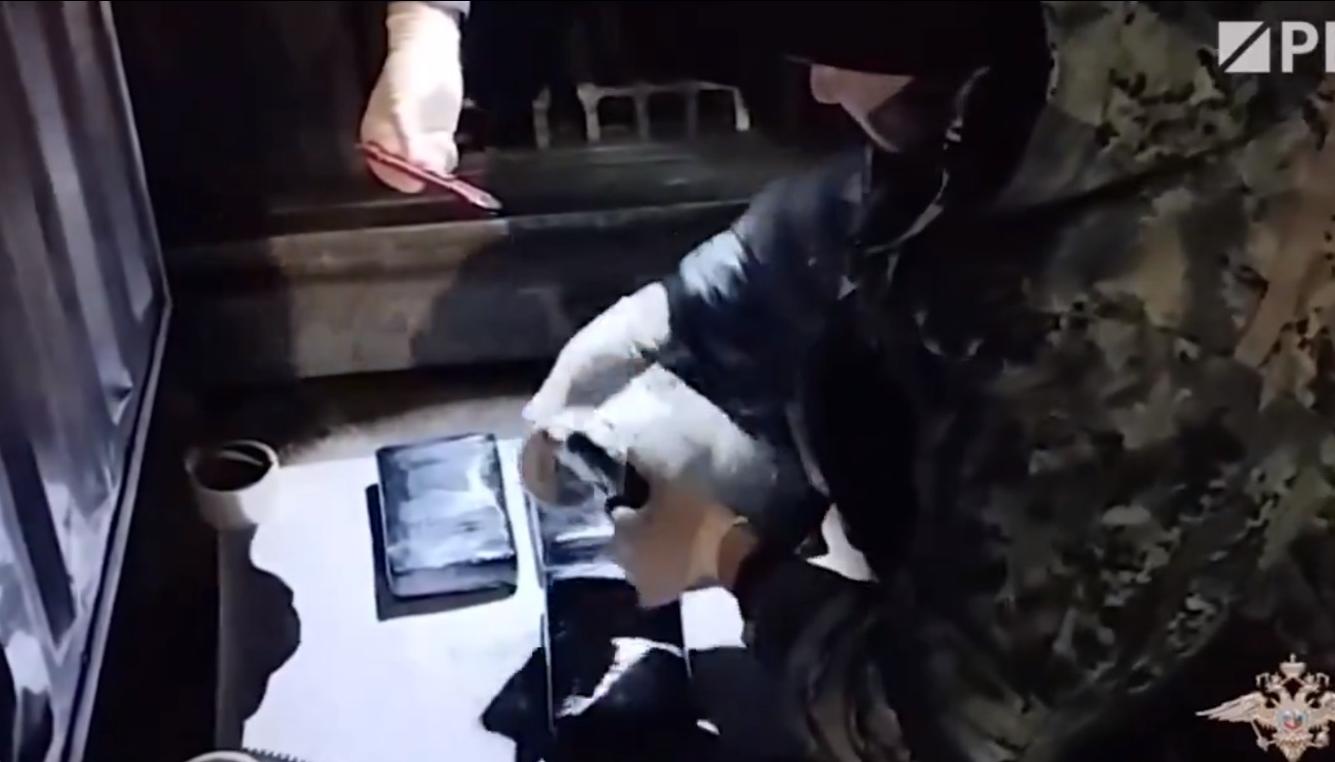 La droga estaba escondida debajo de los plátanos dentro de nueve cajas.