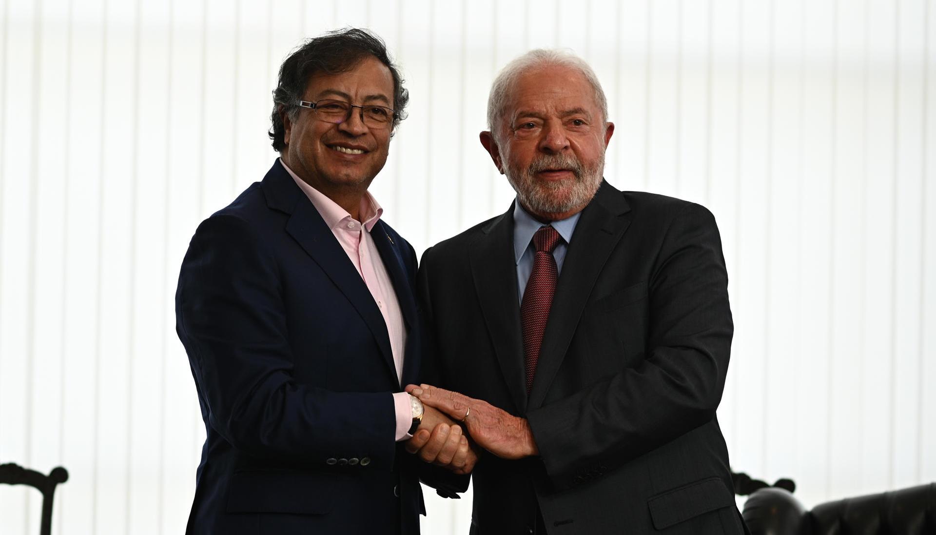 El presidente de Brasil, Luiz Inácio Lula da Silva, y su colega de Colombia, Gustavo Petro