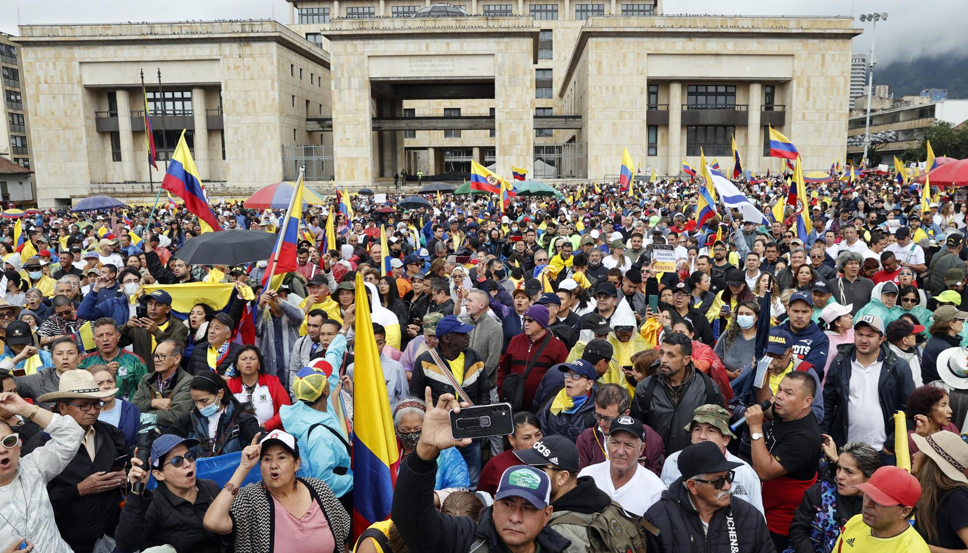 Manifestantes se reunieron en la Plaza de Bolívar.