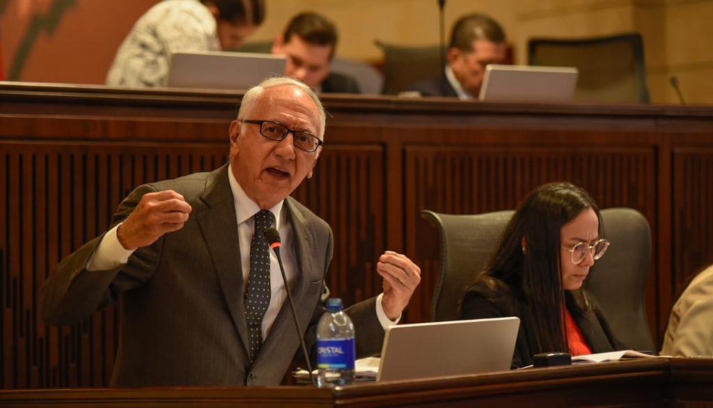 Guillermo Alfonso Jaramillo, ministro de salud.