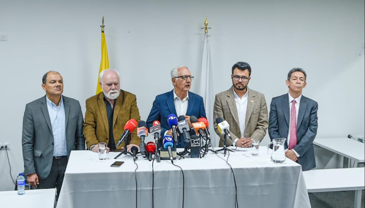 Rueda de prensa realizada en la sede de la Supersalud, en Bogotá. 