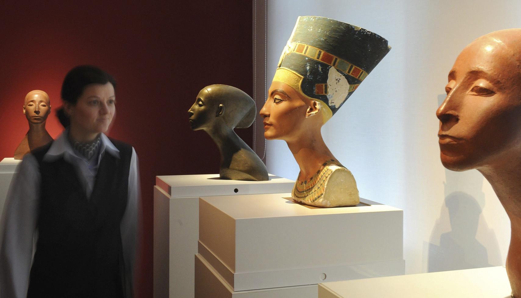 El busto se encuentra en el Neues Museum, de Berlín.