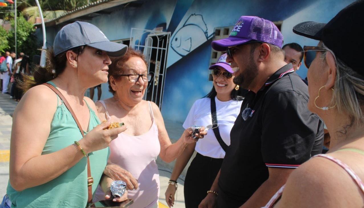 Alcalde Plinio Cedeño compartió con visitantes a Puerto Colombia.