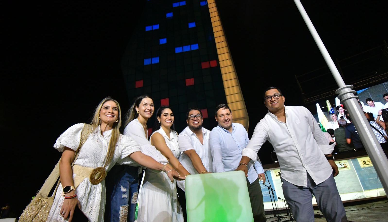 El MinTIC, Mauricio Lizcano, y el alcalde Plinio Cedeño, entre otros, en la zona WiFi de la Ventana de Sueños