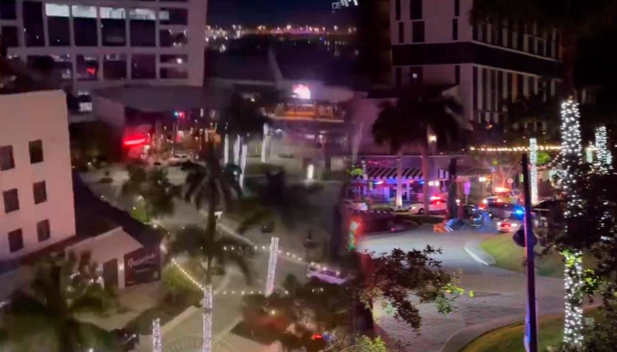 Tiroteo en centro comercial de Miami.