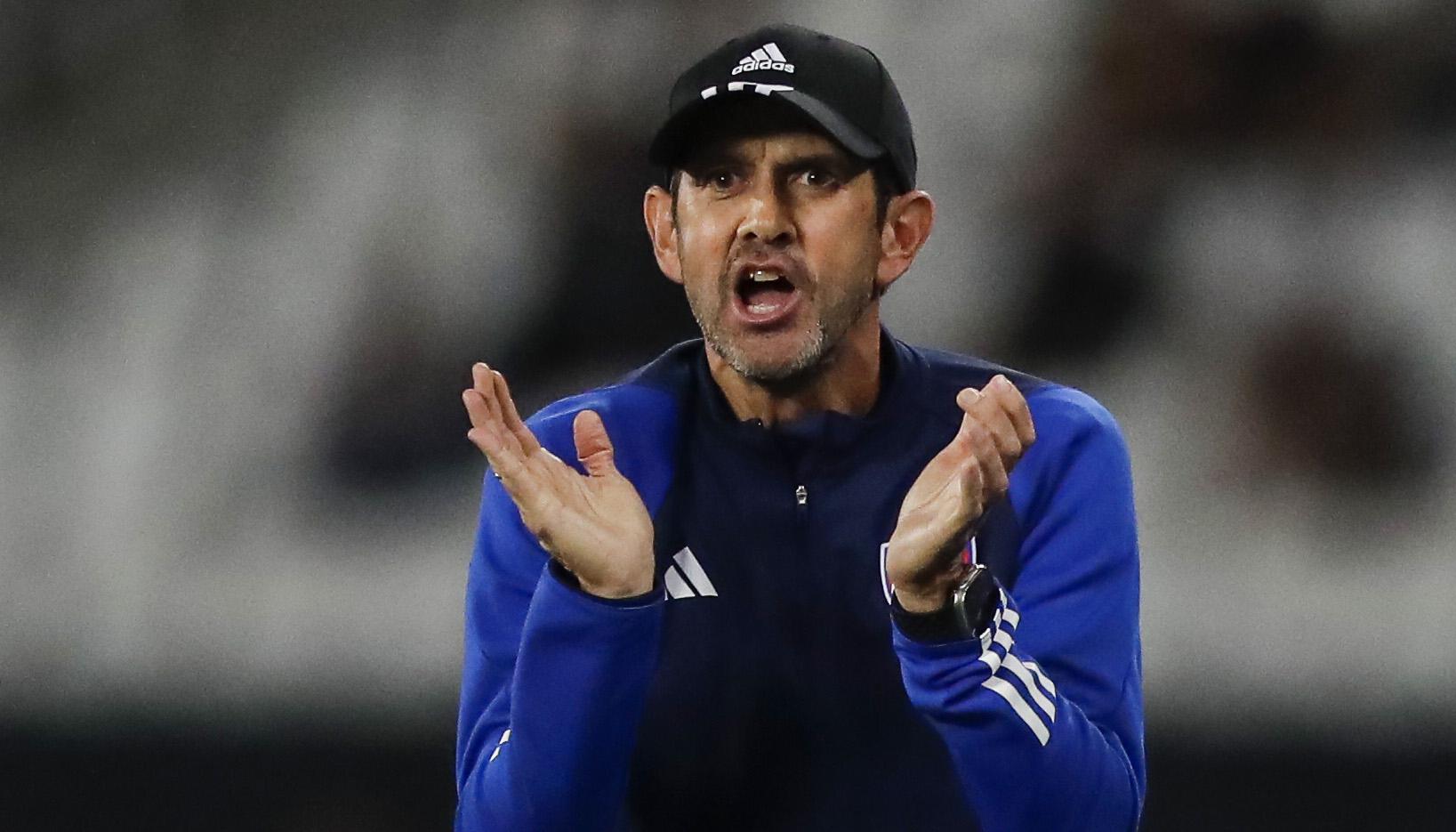 Arturo Reyes, técnico del Junior, durante el juego contra Botafogo. 