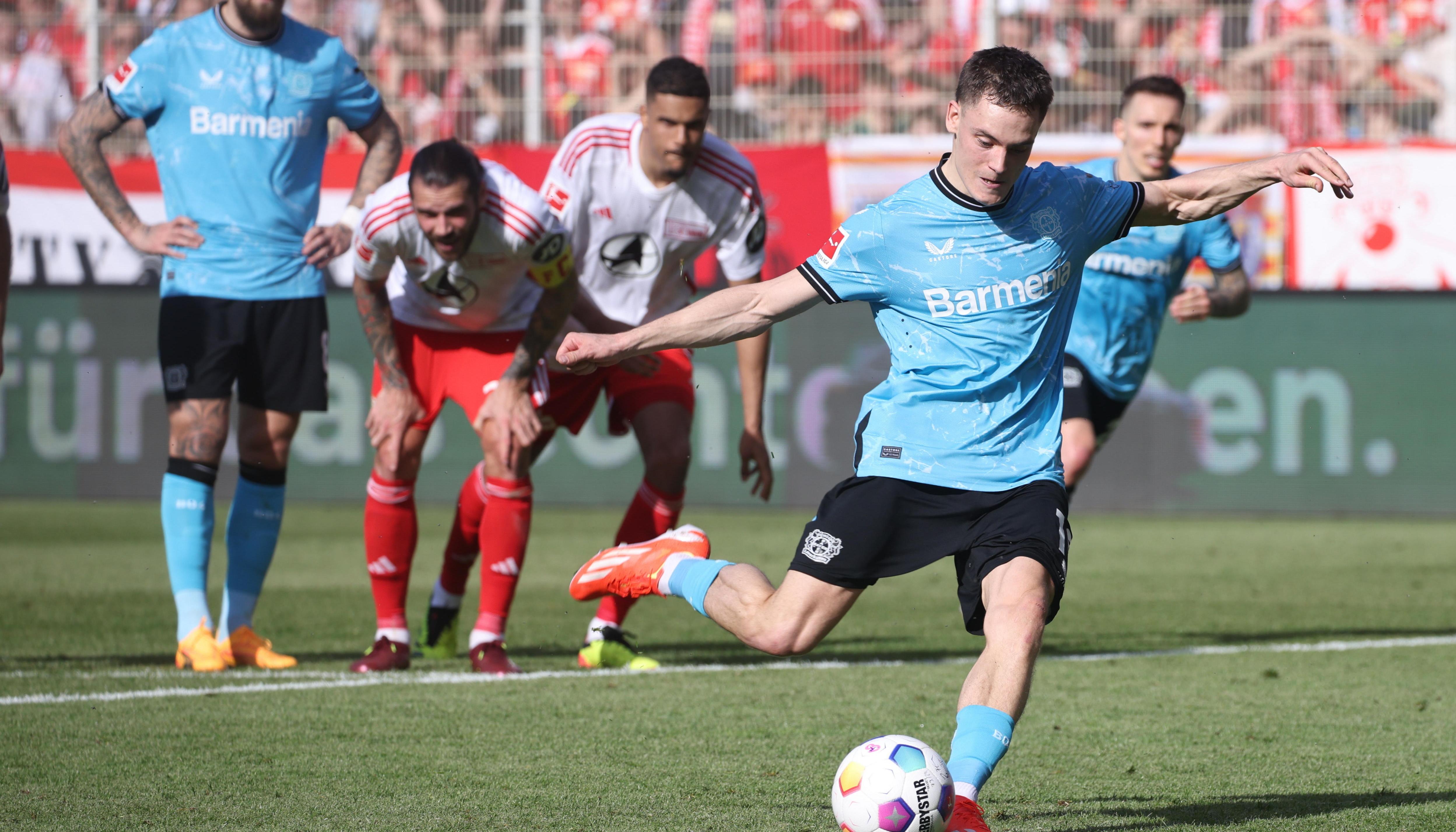 Florian Wirtz, con esta pena máxima, le dio la victoria al Bayer Leverkusen.