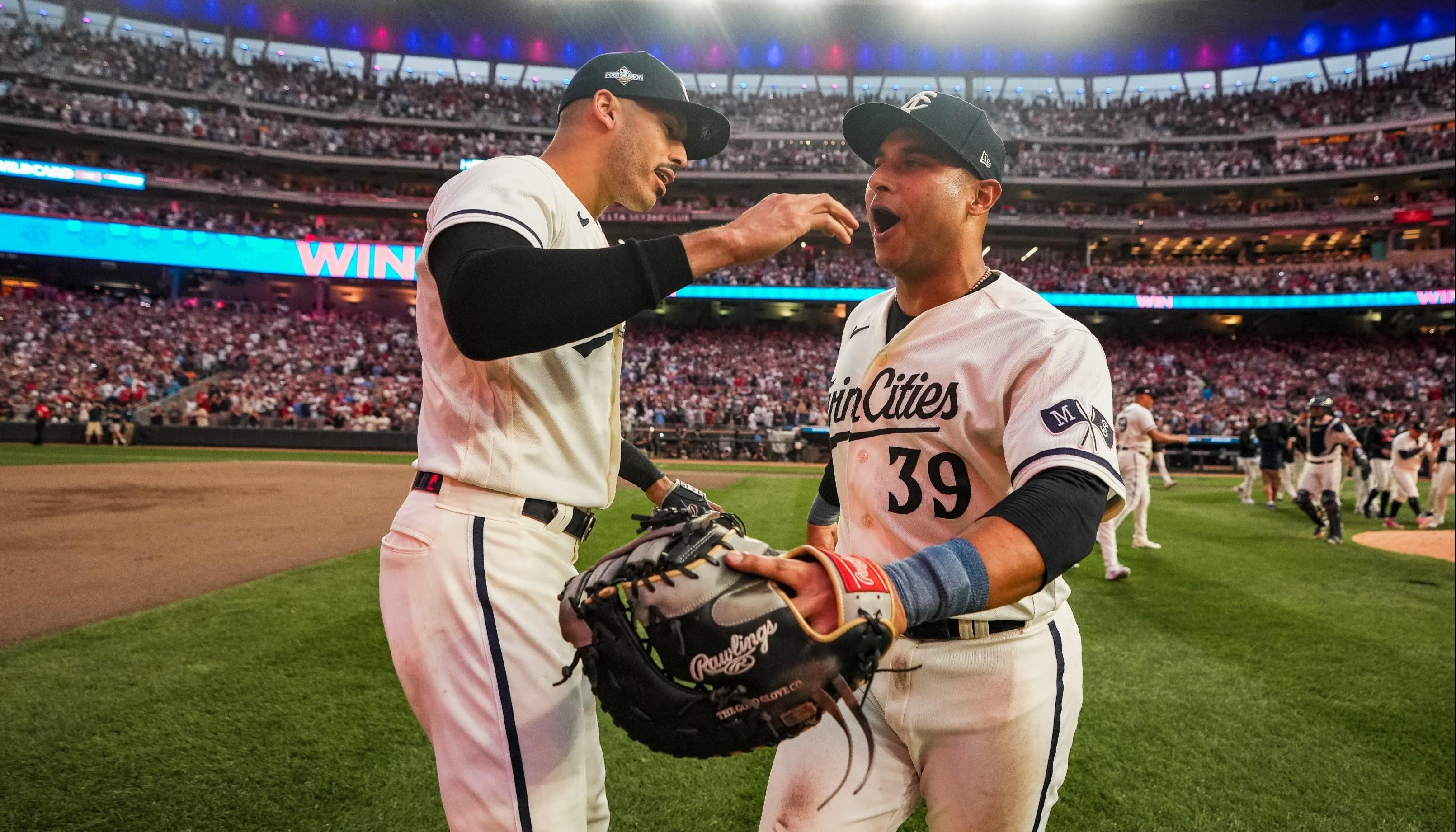 Dónovan Solano con el boricua Carlos Correa, el año pasado con los Mellizos de Minnesota.