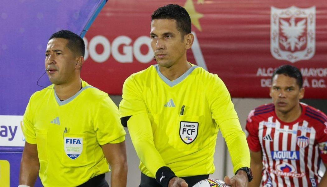 Jorge Duarte, árbitro del partido Millonarios-Junior, el miércoles en Bogotá.