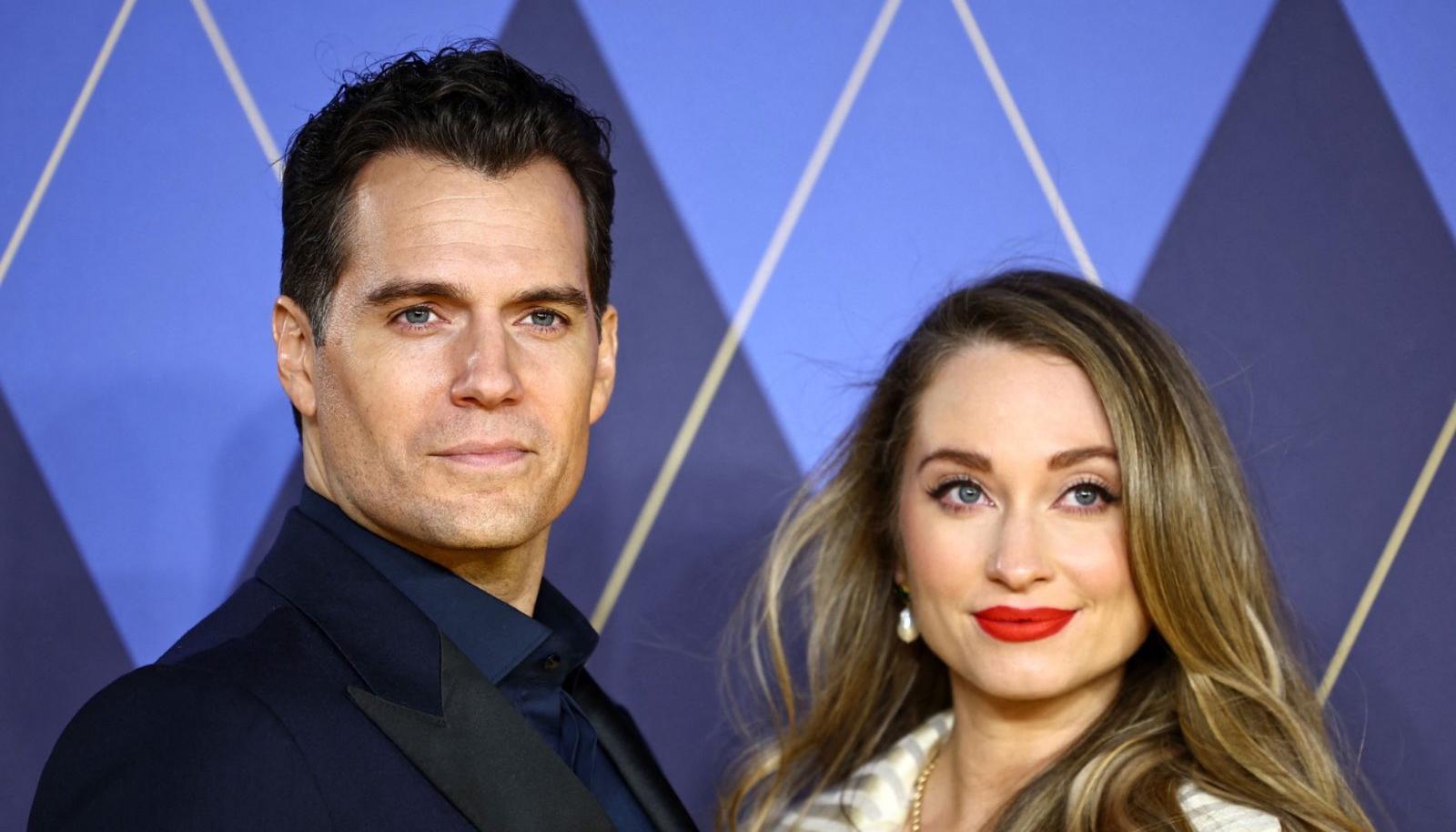 Henry Cavill y su pareja Natalie Viscuso.