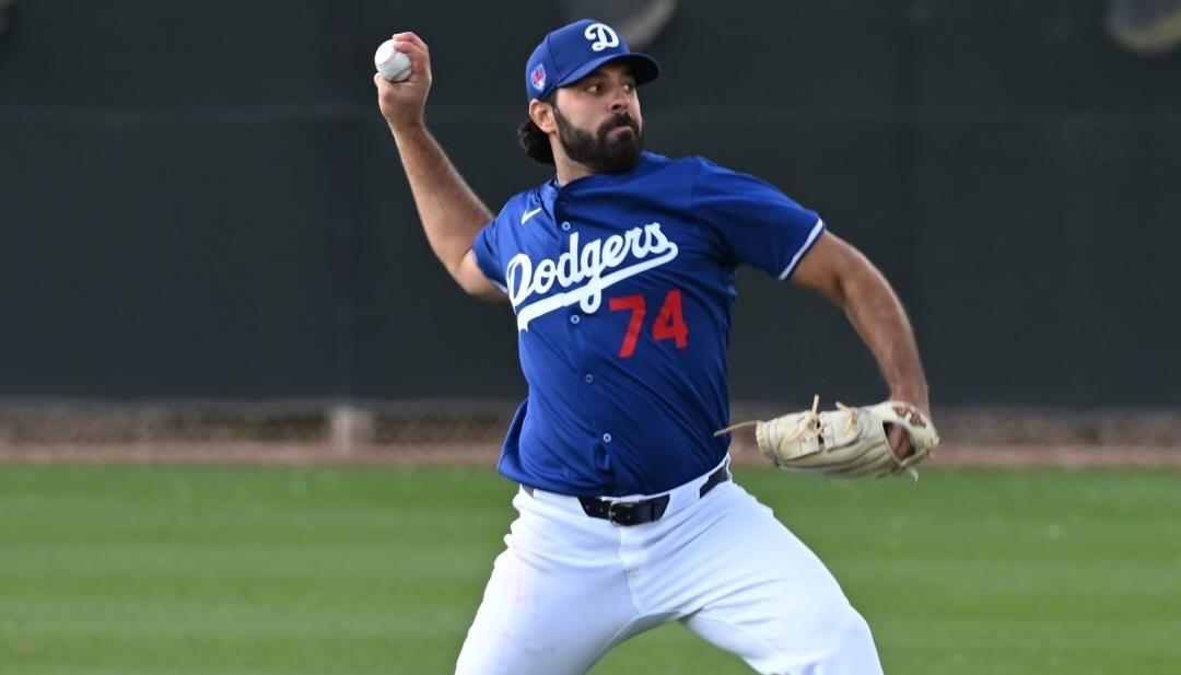 Nabil Crismatt debutó y ganó el domingo con los Dodgers. 