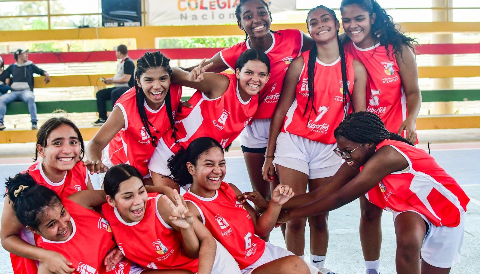 Escuela Normal Superior La Hacienda, clasificada en baloncesto femenino.