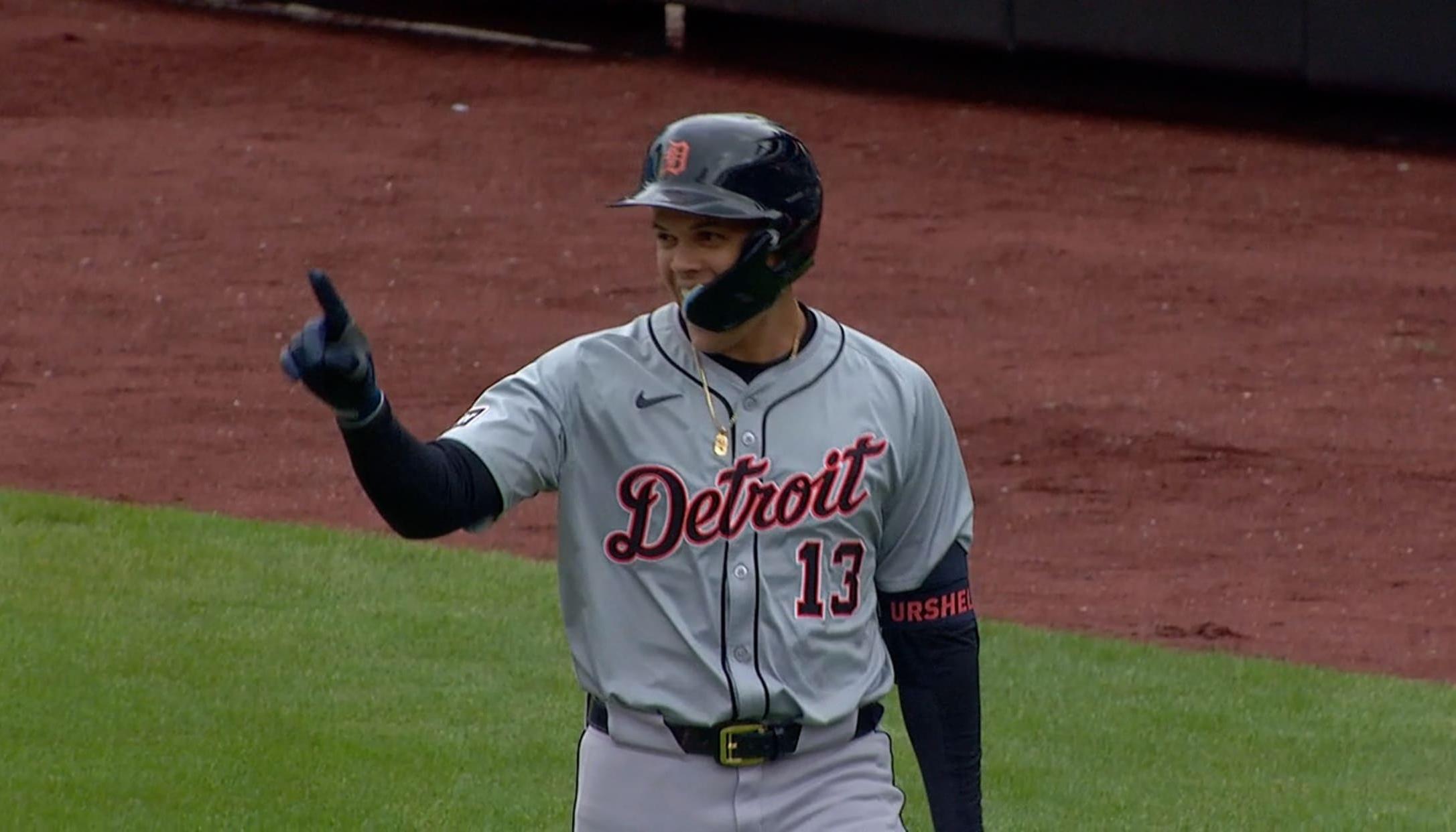 Gio Urshela empujó dos carreras para los Tigres en el undécimo inning.