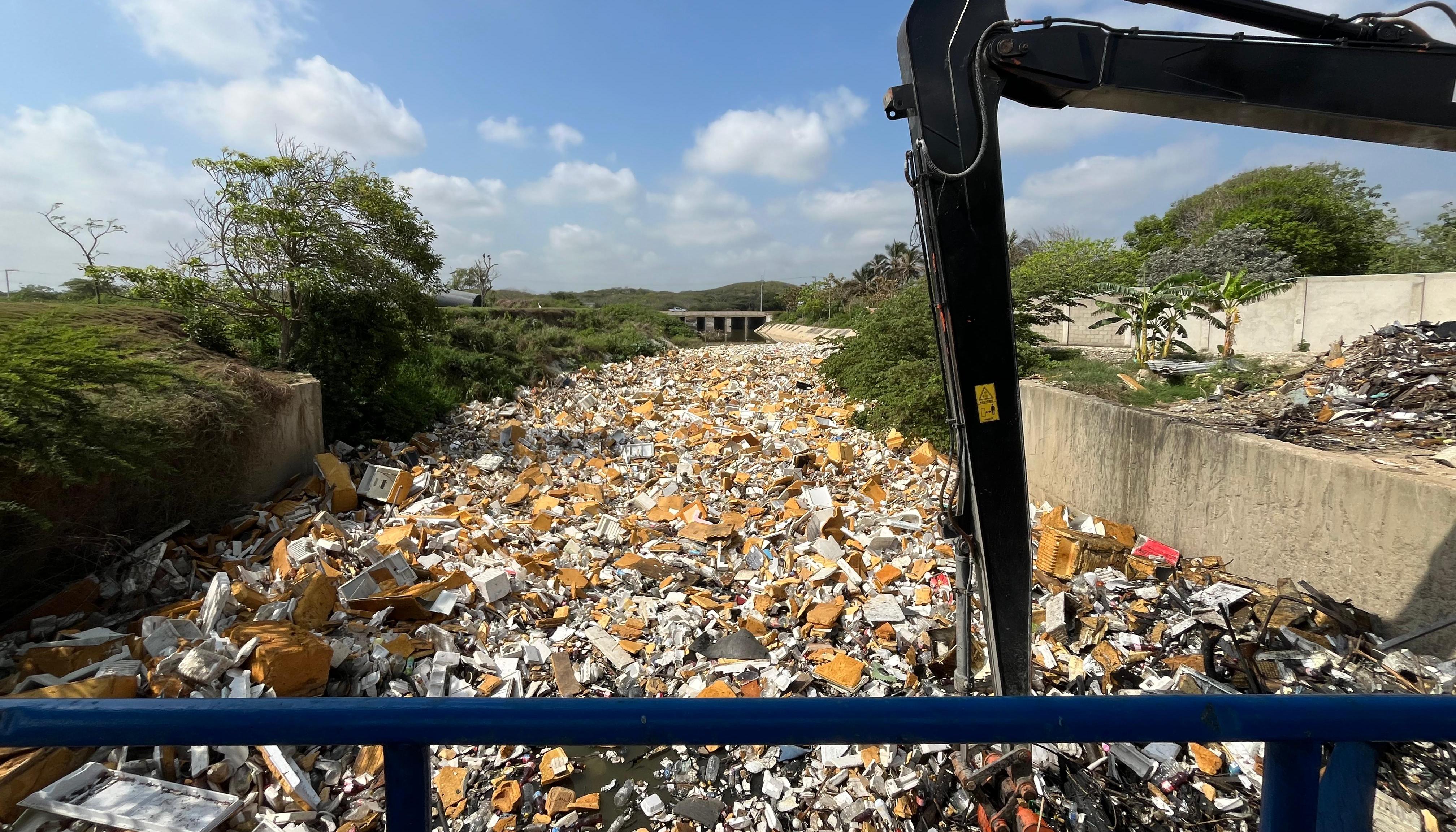 La trampa del arroyo León evita que residuos lleguen a la Ciénaga de Mallorquín.