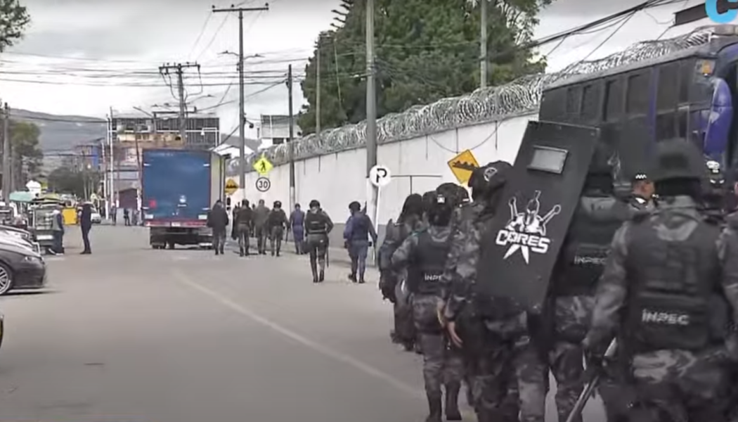 Uniformados del Inpec ingresaron a la Cárcel La Modelo de Bogotá. 