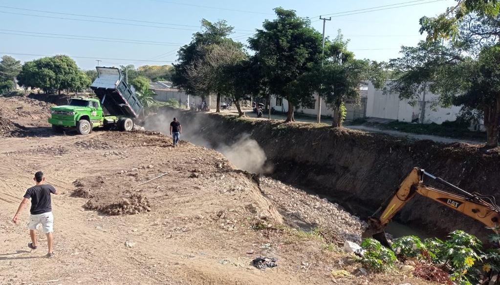 Canalización en el barrio Los Robles.