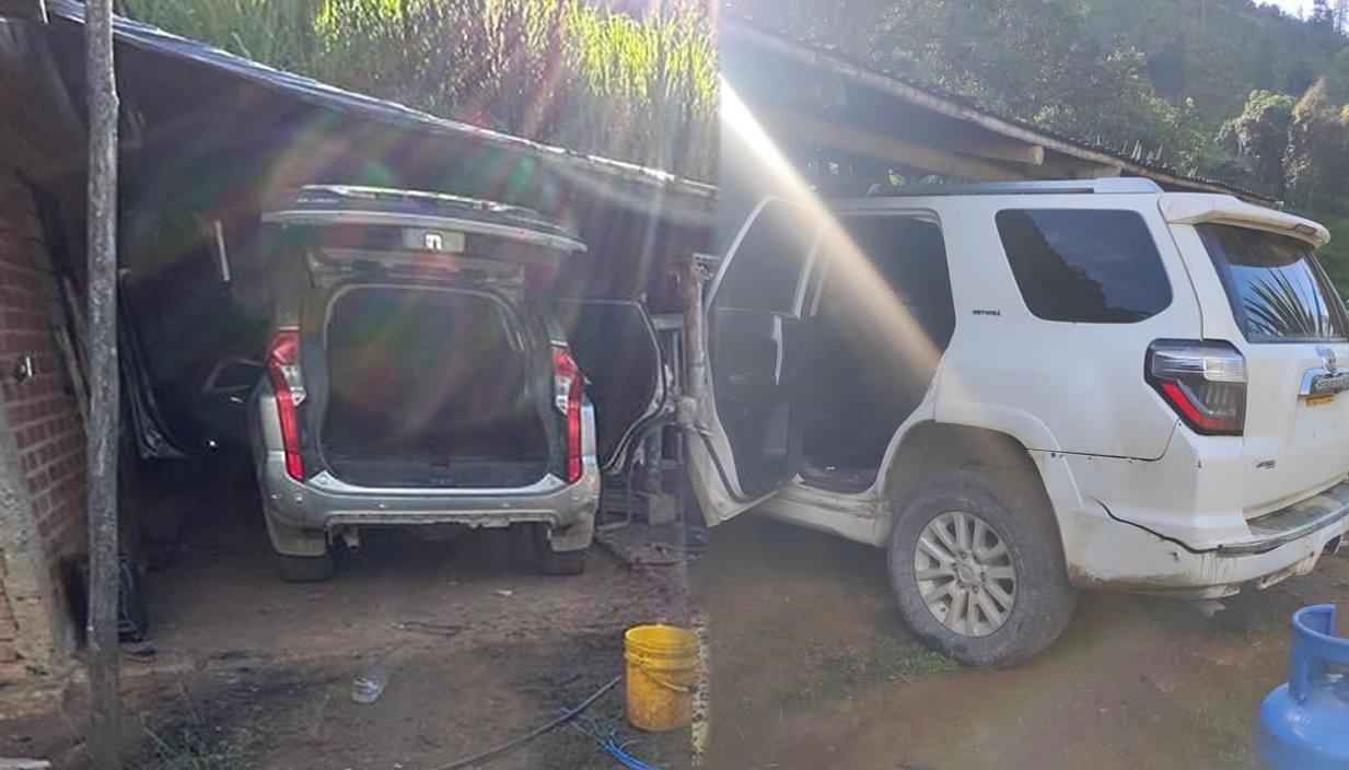 Los dos carros bombas desactivados. 