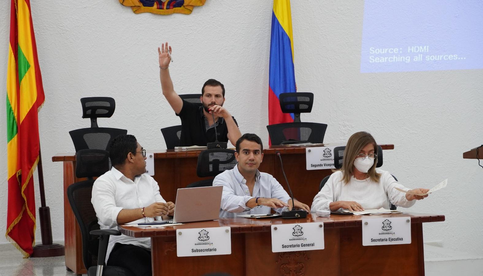 Samir Radi (mano alzada) en el Concejo de Barranquilla.