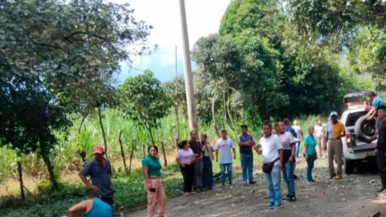 El artefacto fue ubicado en la vía que conecta a Miranda con Corinto