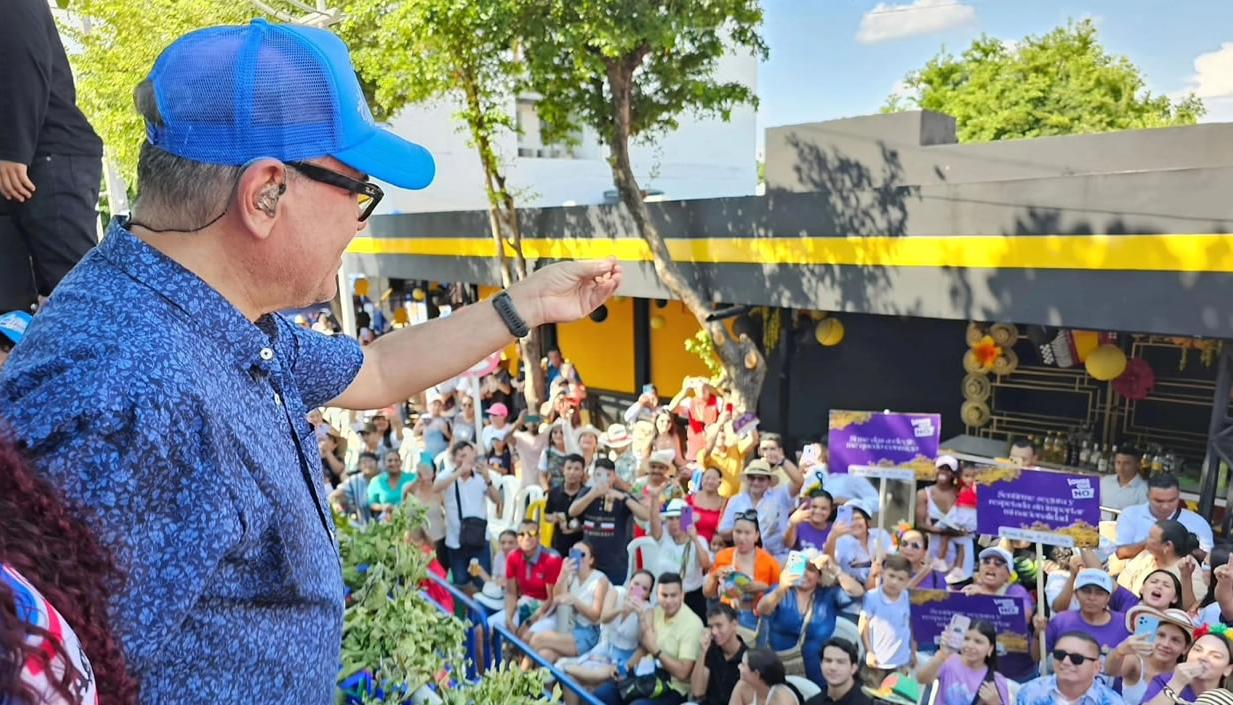 Iván Villazón durante el desfile en Valledupar. 