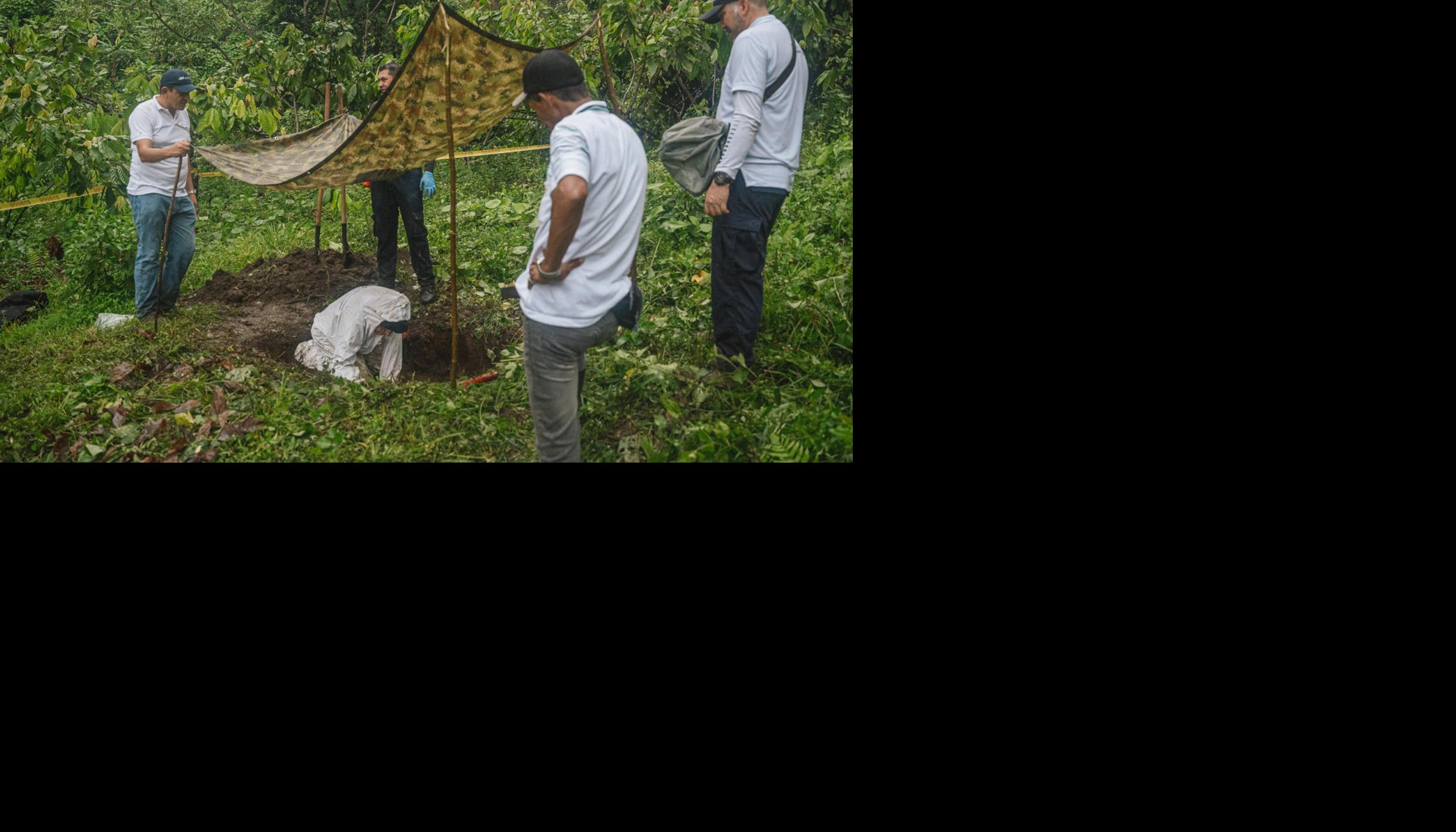 Fotografía cedida por la Jurisdicción Especial para la Paz tras el hallazgo de los cuerpos