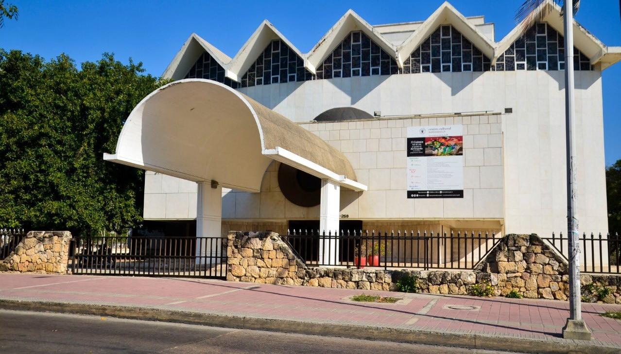 Teatro Amira De la Rosa.