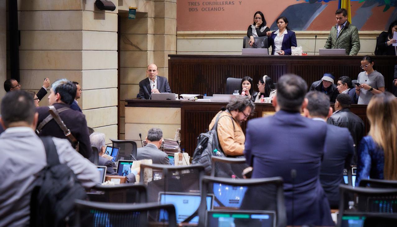 El Defensor del Pueblo, Carlos Camargo, en la plenaria de la Cámara.