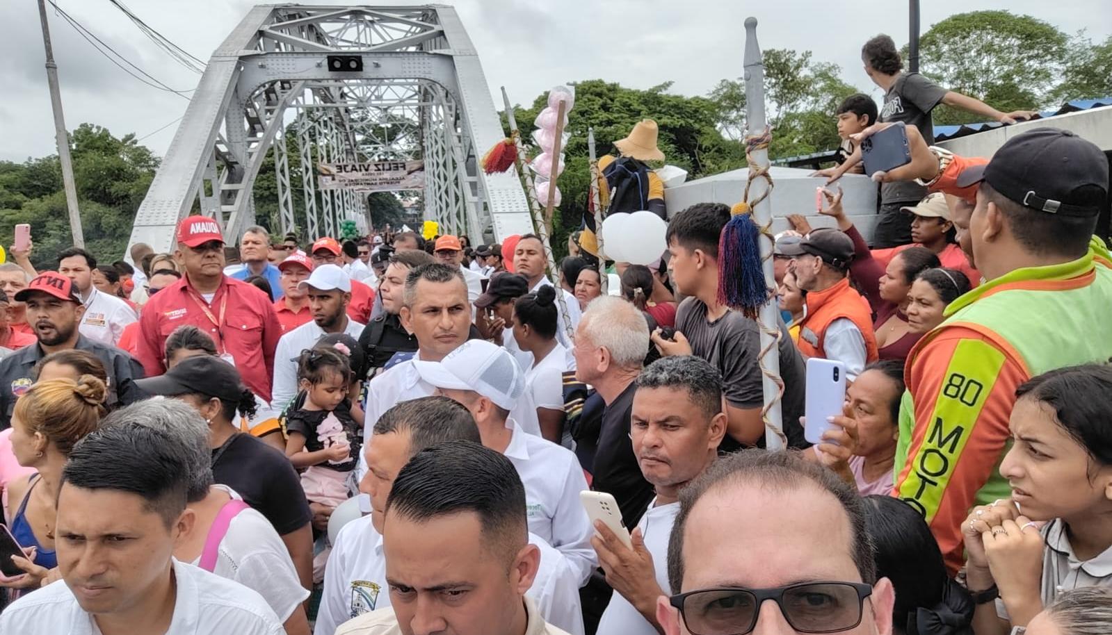Decenas de personas se hicieron presentes en la reapertura del puente La Unión