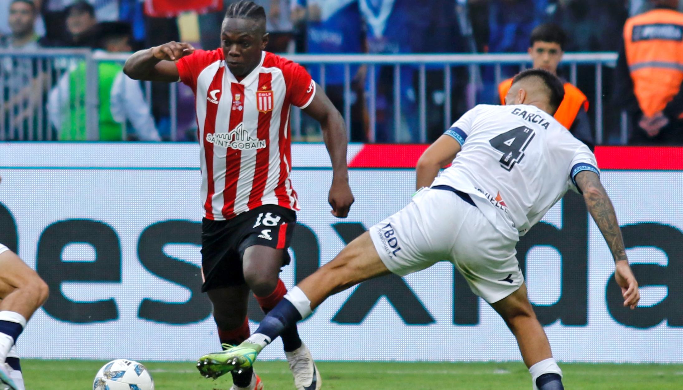 El colombiano Edwuin Cetré convirtió uno de los cobros desde el punto penal.  