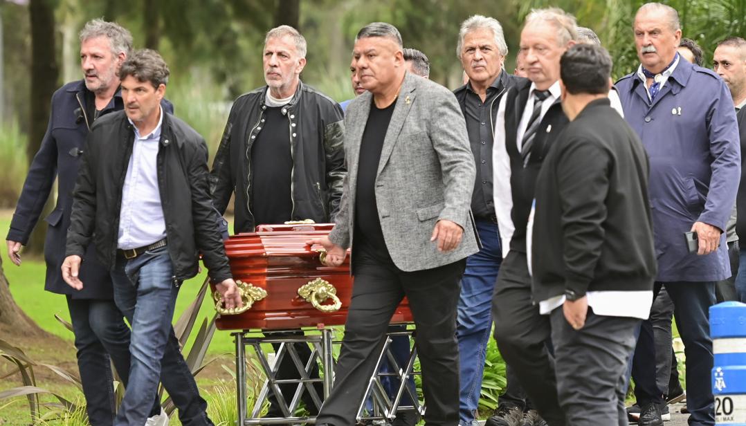 Al funeral de Menotti asistieron dirigentes, exjugadores y técnicos del fútbol argentino.