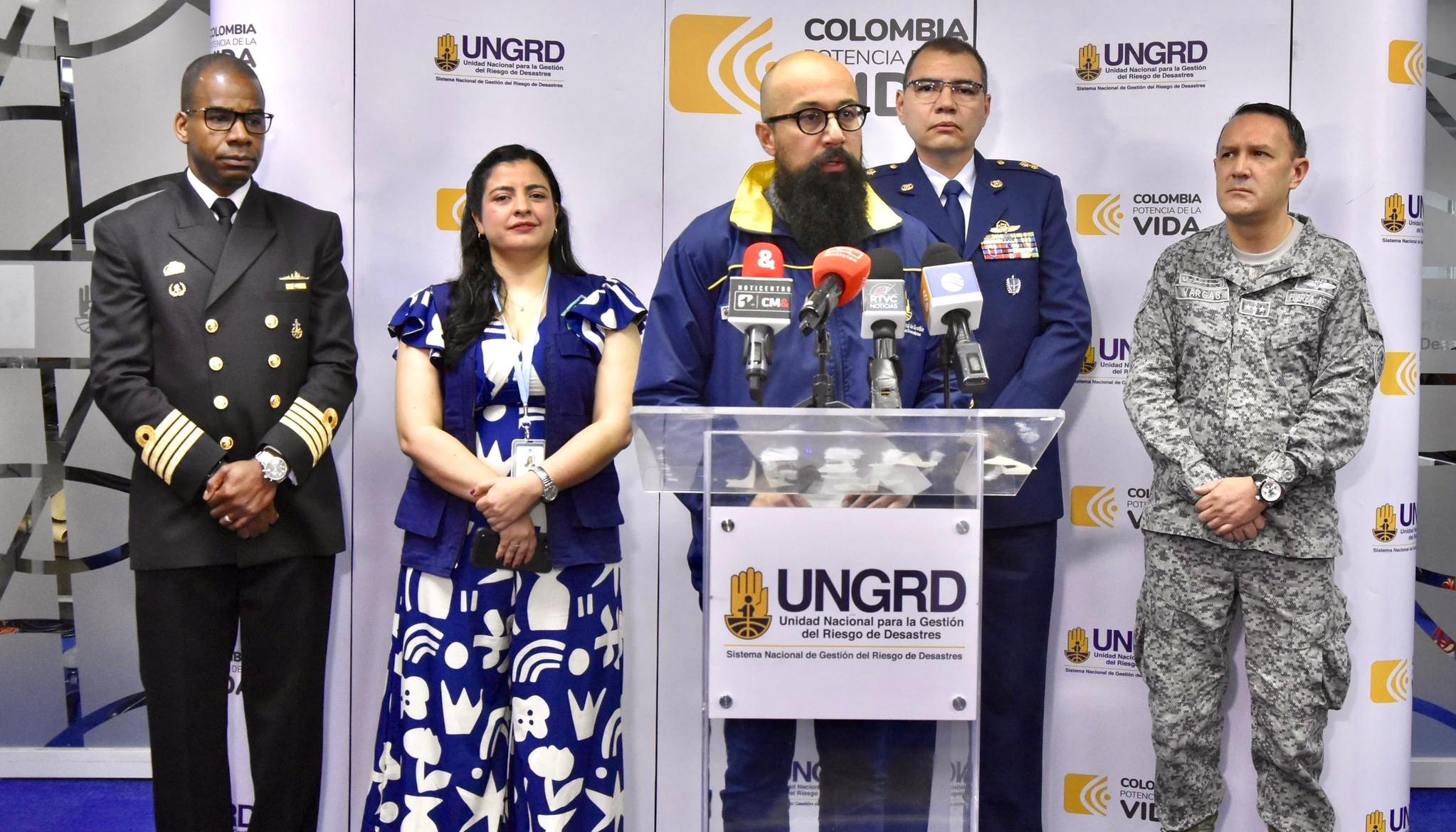 El director de la UNGRD, Carlos Carrillo, y la directora del Ideam, Ghisliane Echeverry, en la rueda de prensa de este miércoles 