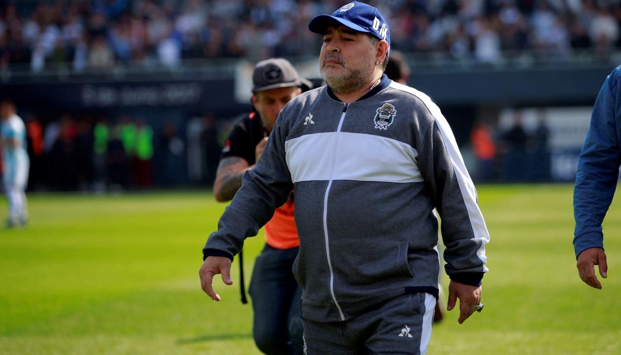 Diego Armando Maradona cuando dirigía a Gimnasia y Esgrima de La Plata.
