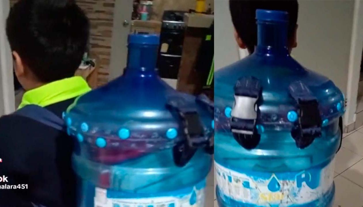 Madre en México realizó una mochila con un garrafón de agua.