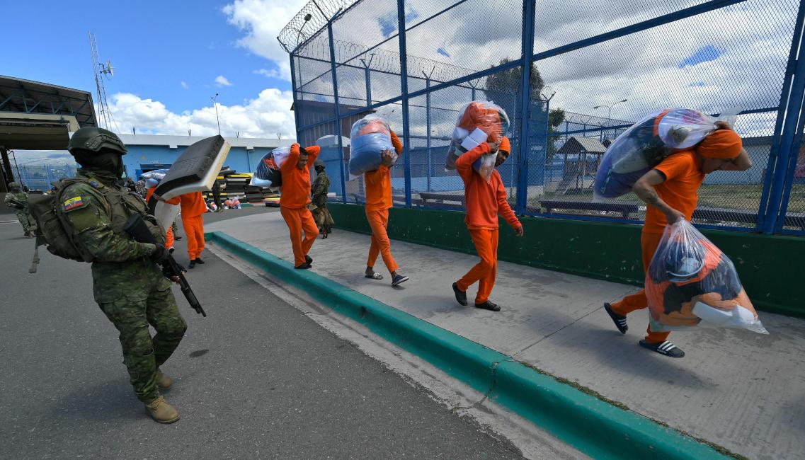 El gobierno de Ecuador ha concretado la extradición de 13 presos colombianos