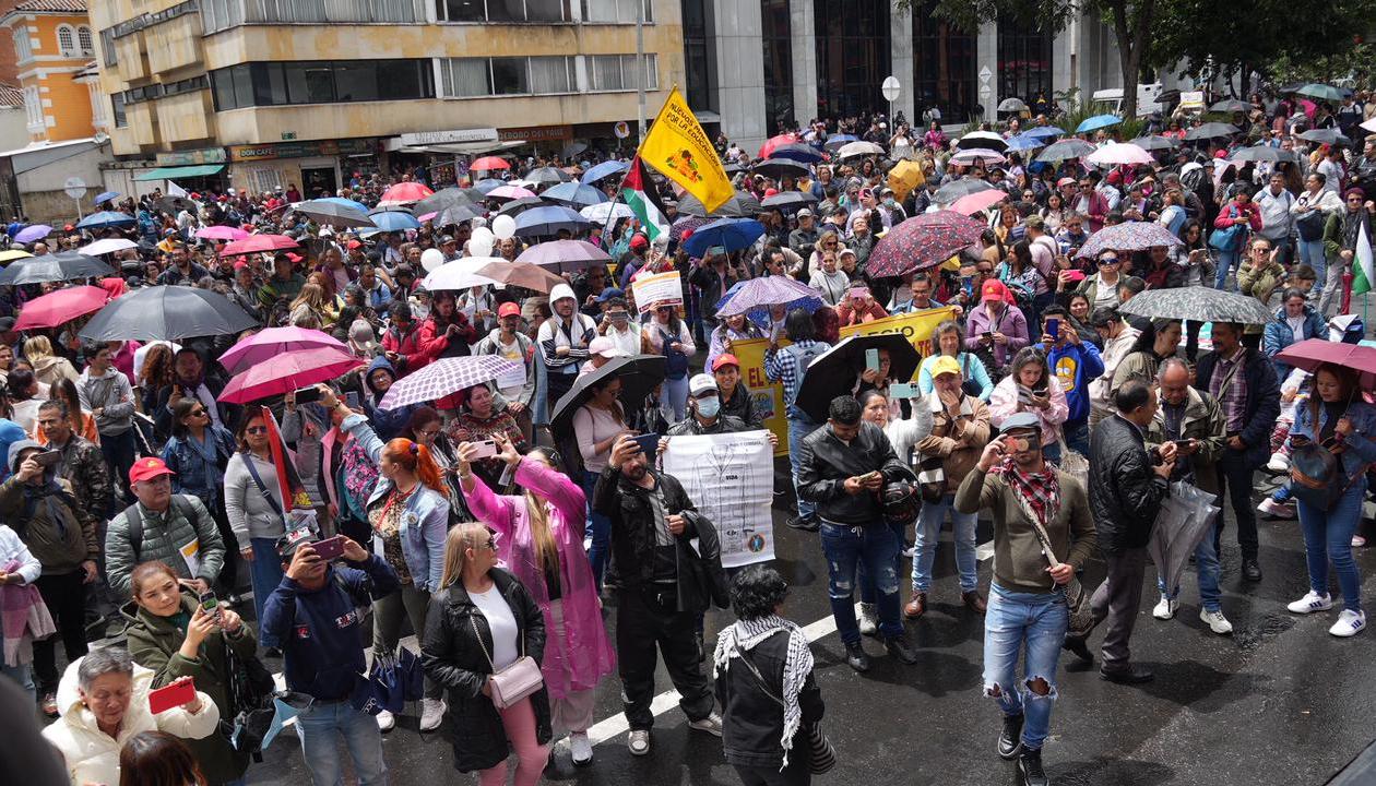 Los maestros en las protestas de hoy miércoles en La Previsora