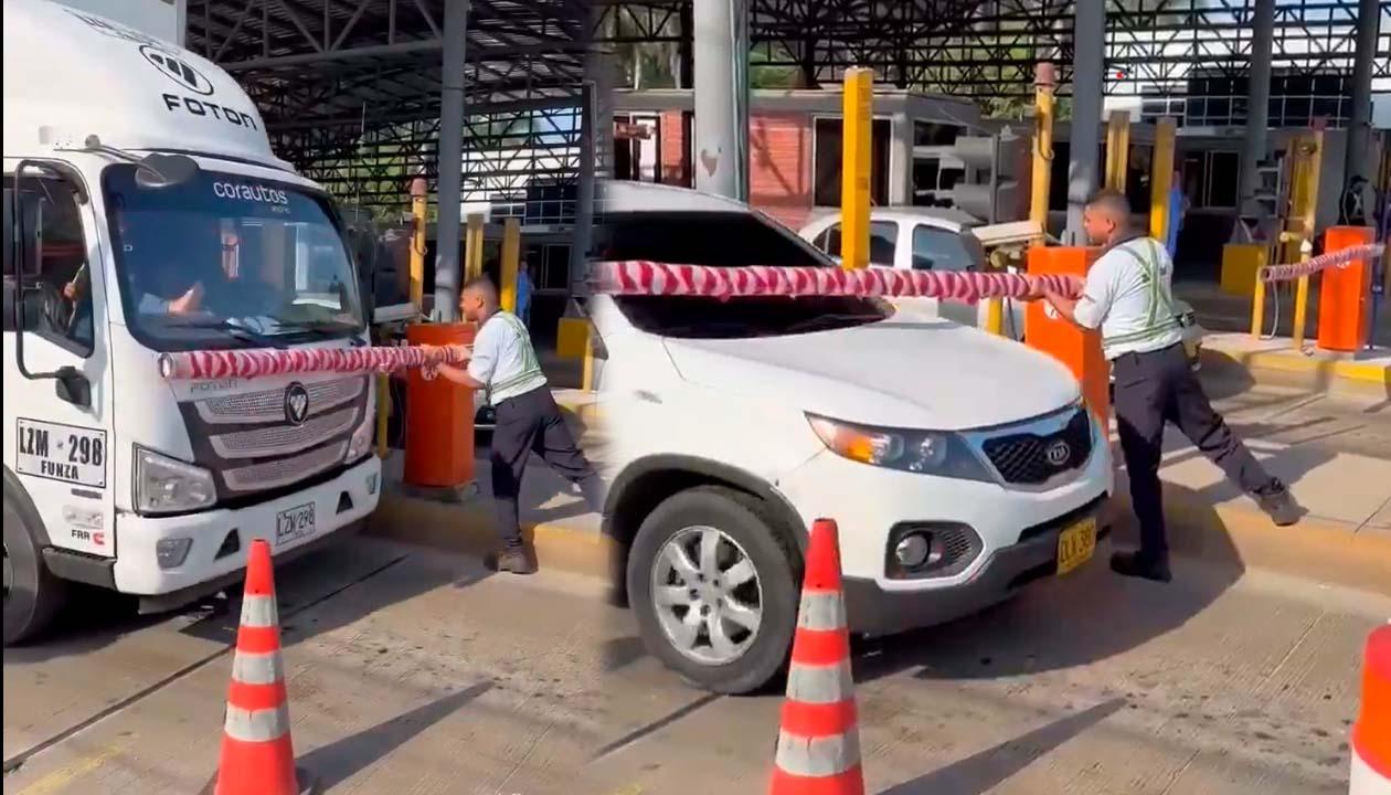 Los usuarios se niegan a pagar el peaje de Turbaco