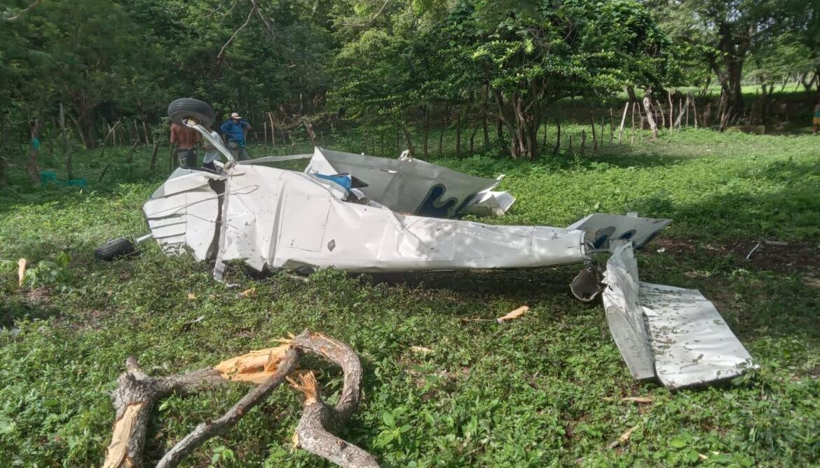 Avioneta que se precipitó a tierra. 