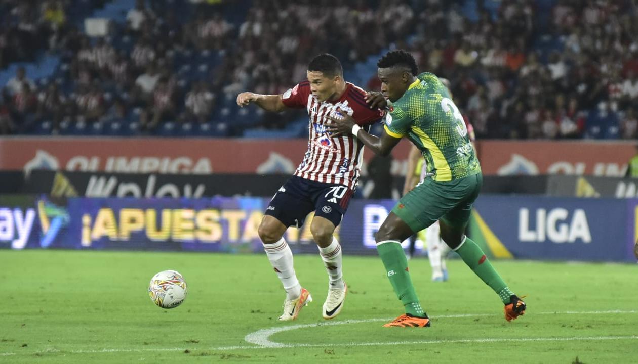 Carlos Bacca es el goleador de la Liga con 12 goles.